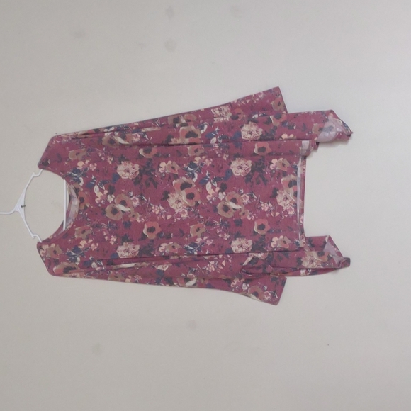 Lucky & Blessed 3x plum floral dolman long-sleeved  top. - Picture 2 of 5